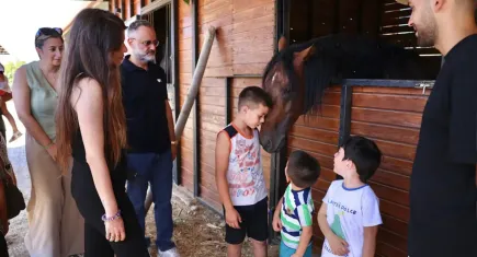 Başkan Denizli, özel gereksinimli çocuklarla at çiftliği gezisinde buluştu