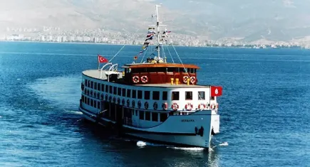 Cazın büyüsü İzmir Körfezi’nde: Tarihi Bergama Vapuru’nda unutulmaz bir gece