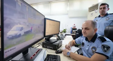 Konak’ta çevreyi kirletenlere kameralı takip: 3 milyon lira ceza!