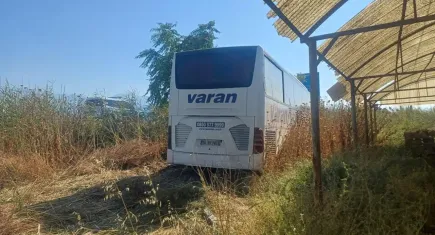 İzmir'e giden yolcu otobüsü yoldan çıktı: 3 yaralı