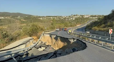 Söke-Kuşadası kara yolu çöktü!