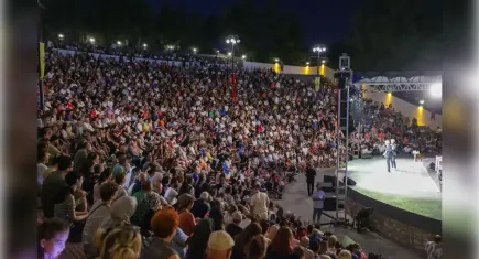 Zeki & Metin Amfi Tiyatro sanatseverlerle buluştu 