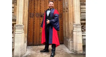 Akıcı konuşma bozukluğuna rağmen Oxford’da doktora başarısı