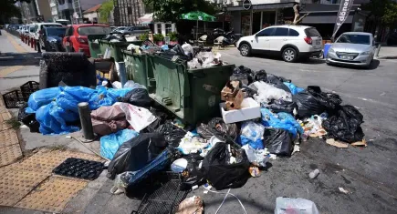 İzmir’de çöp sorununa vatandaşlar tepki gösterdi
