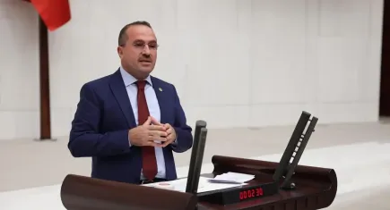 AK Partili Kırkpınar’dan Cemil Tugay’a alkış eleştirisi: Alkışla değil icraatla gündemde olun