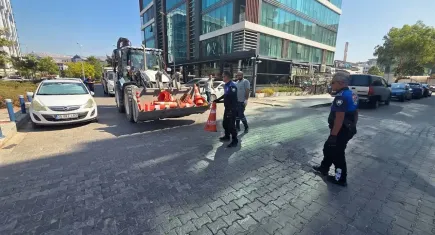 Bayraklı'da esnafa kaldırım işgali uyarısı!