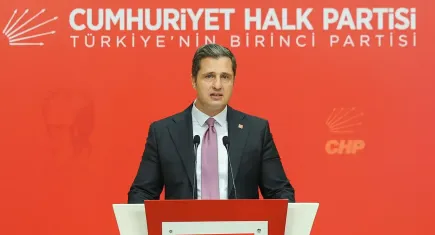 Deniz Yücel'den Çerçioğlu'na sert eleştiri: Artık kadın seçmenlere denize mayoyla girmemeleri gerektiğini mi anlatır...