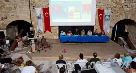 Foçalı Yazarlar Tarihi Beşkapılar Kalesi’nde Okurlarla Buluştu