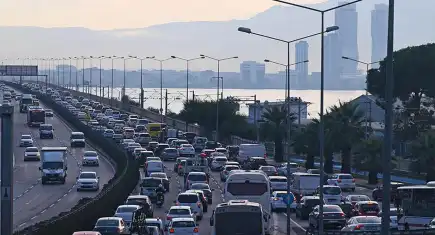 İzmir’de trafiğe kayıtlı araç sayısı belli oldu!