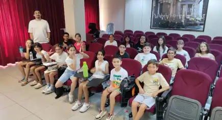 Çiğli Belediyesi Gençlik Tiyatrosu yeni sezon için sahnede