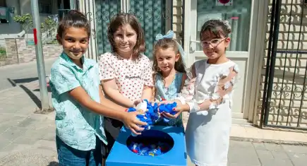 Karşıyakalı çocuklardan “Mavi Kapak” projesine destek