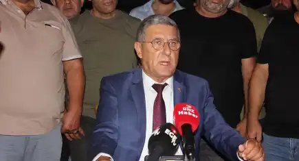 S Plaka'nın mimarı kolları sıvadı