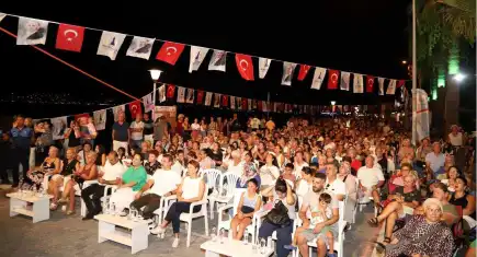 Çandarlı’da müzik ve çocuk coşkusu bir arada