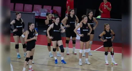 Karşıyaka Voleybol’dan "Askıda Defter" projesiyle geleceğe destek