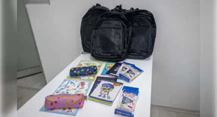 Öğrencilere kırtasiye desteği: Onlarca setin dağıtımı başladı! 