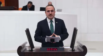 AK Partili Kırkpınar’dan Tugay’a: Tarımı bırak İzmir’e bak