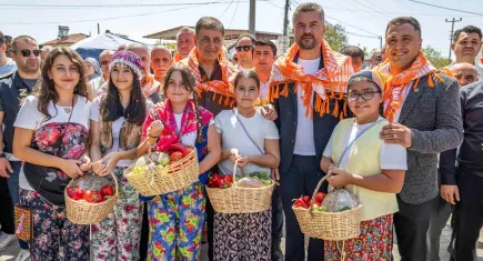 Başkan Tugay, Bardacık Şenliği'de konuştu: Üretilen her ürünü daha değerli hale getirmek boynumuz borcu