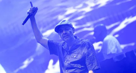 Ceza, İzmir’den barış mesajı verdi: Yurtta barış, dünyada barış