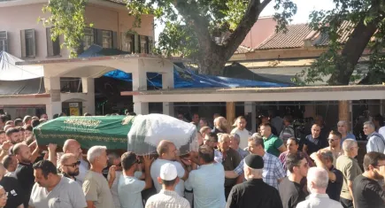 İzmir’de feci kaza: Genç pilot Berfu Hatipoğlu toprağa verildi