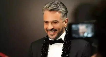 Sevilen sanatçı Emre Altuğ İzmirli hayranlarıyla buluşuyor