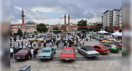 Sivas'ta klasik otomobillere yoğun ilgi