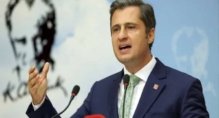 Deniz Yücel: CHP'nin İstanbul İl Başkanlığını kanunsuz emirlerle ablukaya almaya çalışan zihniyete geçit vermeyeceğiz