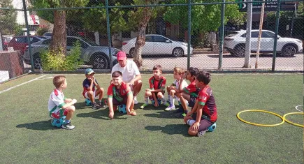 Bostanlıspor minik futbolcularla yeni sezona başladı