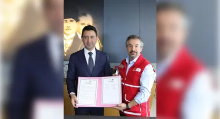 Bayraklı ve Kızılay dayanışma için imzaları attı