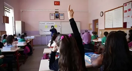 Eğitim-İş’ten yeni rapor: Ekonomik kriz gençleri üniversiteden koparıyor