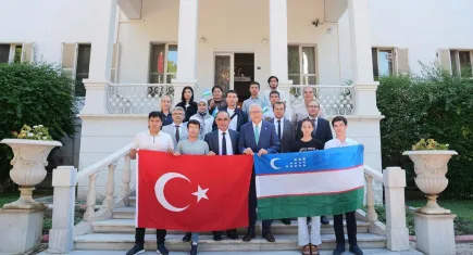 Özbek öğrencilerden Rektör Budak'a ziyaret
