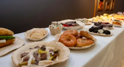 Karşıyaka'da sanat ve gastronomi buluştu: İzmir Sofrası Sergisi açıldı