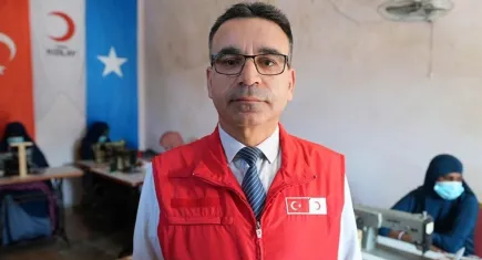 Somali’de Türk Kızılayı mucizesi: Günde 3 bin 500 kişiye sıcak yemek ve kadın mahkumlara hayat dersi