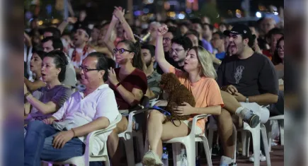 Konak’ta final heyecanı: Dev ekran kurulacak! 