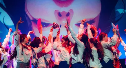 Gençlerin gücü sahnede: SPIRITUA İzmir’de Shakespeare ve Truva’yı buluşturdu