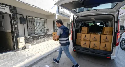 İzmir’de büyük dayanışma: 90 bin gıda paketi vatandaşın sofrasına ulaştı!