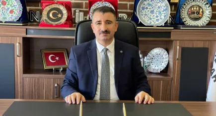 Başdaş’tan Konak Belediyesi’ne tepki: “İşçiye maaş yok, belediye lüks araç kiralıyor”