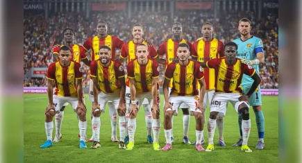 Göz-Göz, evinde Kartal avında