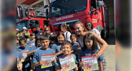 İzmirli itfaiyeciler öğrencilerle buluştu: Temel afet bilinci eğitimi verildi!