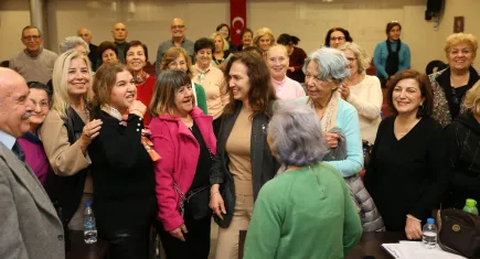 Karşıyaka’da Bilge Çınarlar Sağlıklı Yaş Alma Merkezi yeni dönem kurs kayıtlarına başladı