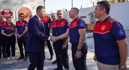 Başkan Tugay itfaiye personeli ile buluştu