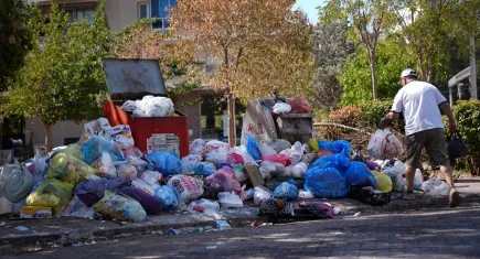 Karşıyaka’da çöp krizi tepki çekiyor