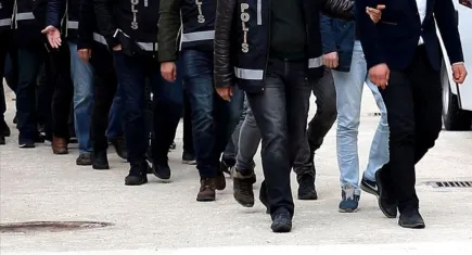 İzmir’de FETÖ operasyonu: 10 gözaltından 5’i adli kontrolle serbest
