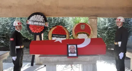 Kıbrıs Gazisi Aziz Kara, Manisa’da askeri törenle son yolculuğuna uğurlandı