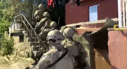 Bitlis ve İzmir’de uyuşturucu operasyonu: 10 şüpheli tutuklandı, büyük miktarda madde ele geçirildi