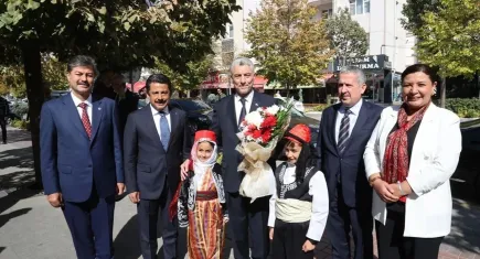 Kırşehir’de yoğun gün! Bakan Ömer Bolat’tan esnaf ziyareti ve sürpriz açılış