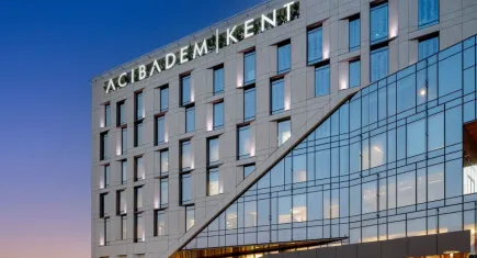 Acıbadem İzmir’de fark yaratıyor: Kent Hastanesi modern yüzüyle açıldı