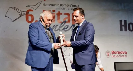 İlber Ortaylı’dan İzmir’e tarih dersi: Homeros’tan gençlere tavsiyelere kitap günleri’nde buluşma
