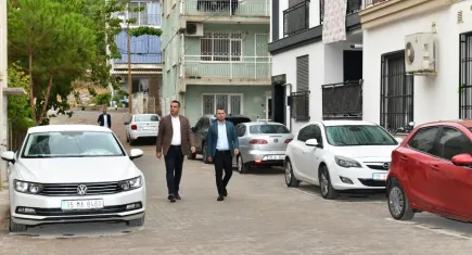 Çiğli’nin çehresi değişiyor: Başkan Yıldız’dan hem yol çalışması hem halı saha müjdesi