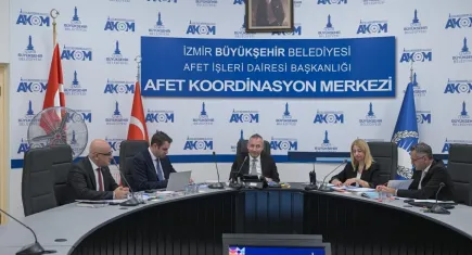 İzmir’de zabıta memuru alım sınavı nefes kesti! 250 aday zorlu parkurlarda ter döktü