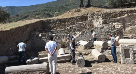 Metropolis Antik Kenti’nde 1800 yıllık ticaret merkezi agora keşfedildi